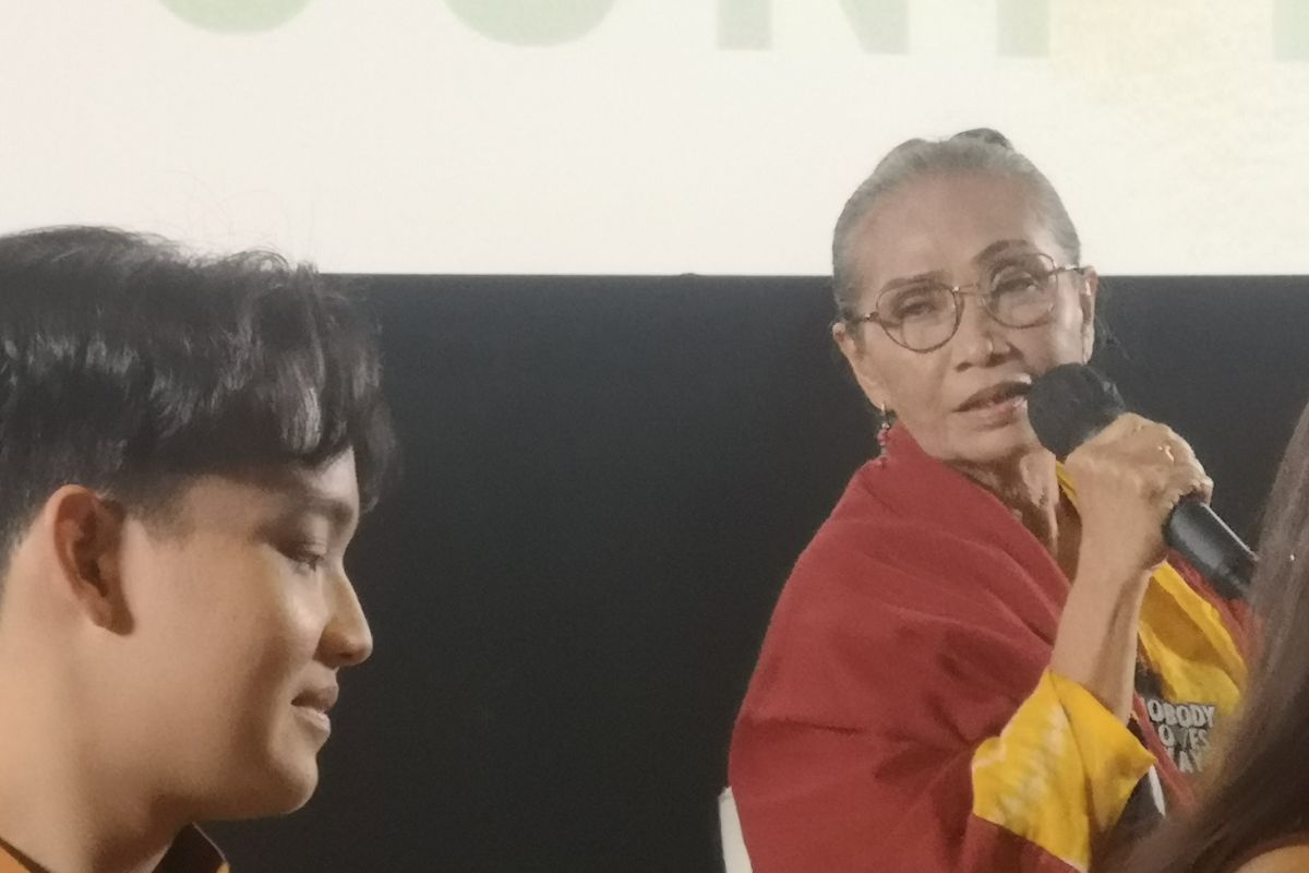 Eyang Elly Luthan buktikan dirinya bisa ikut push rank gim mobile