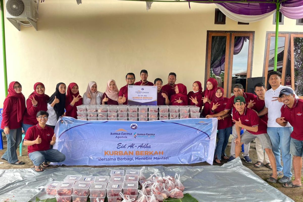 Kimia Farma salurkan lebih dari 3.000 paket daging kurban