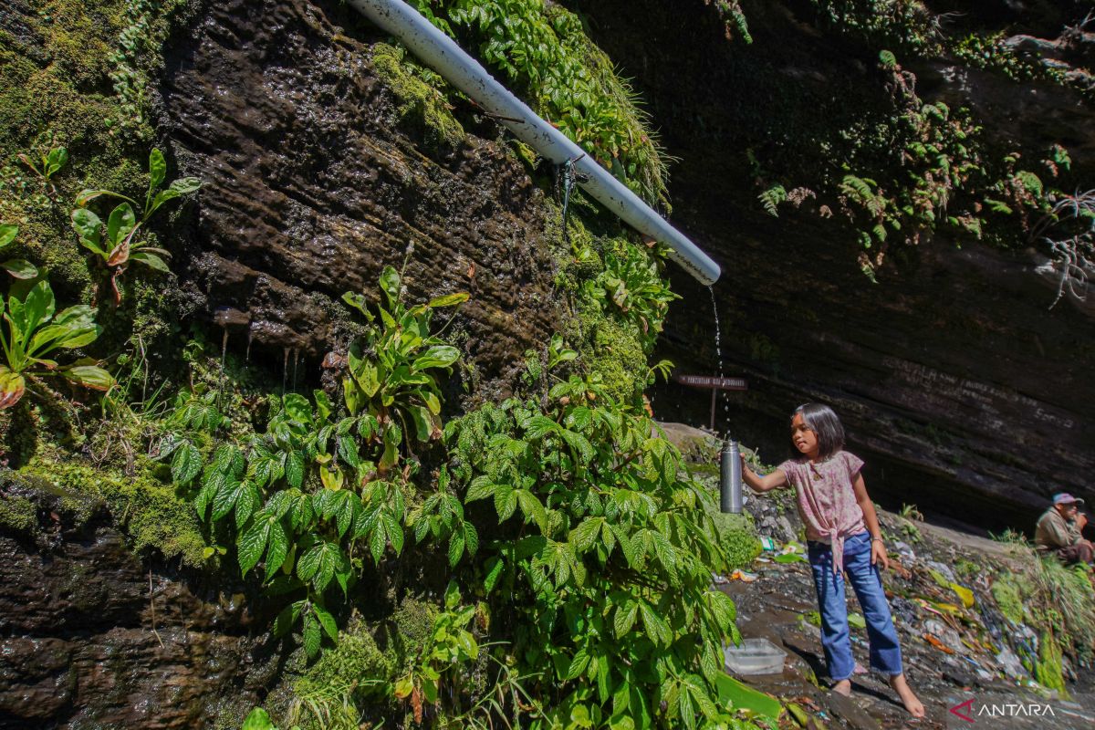 Pengambilan air suci jelang Yadnya Kasada