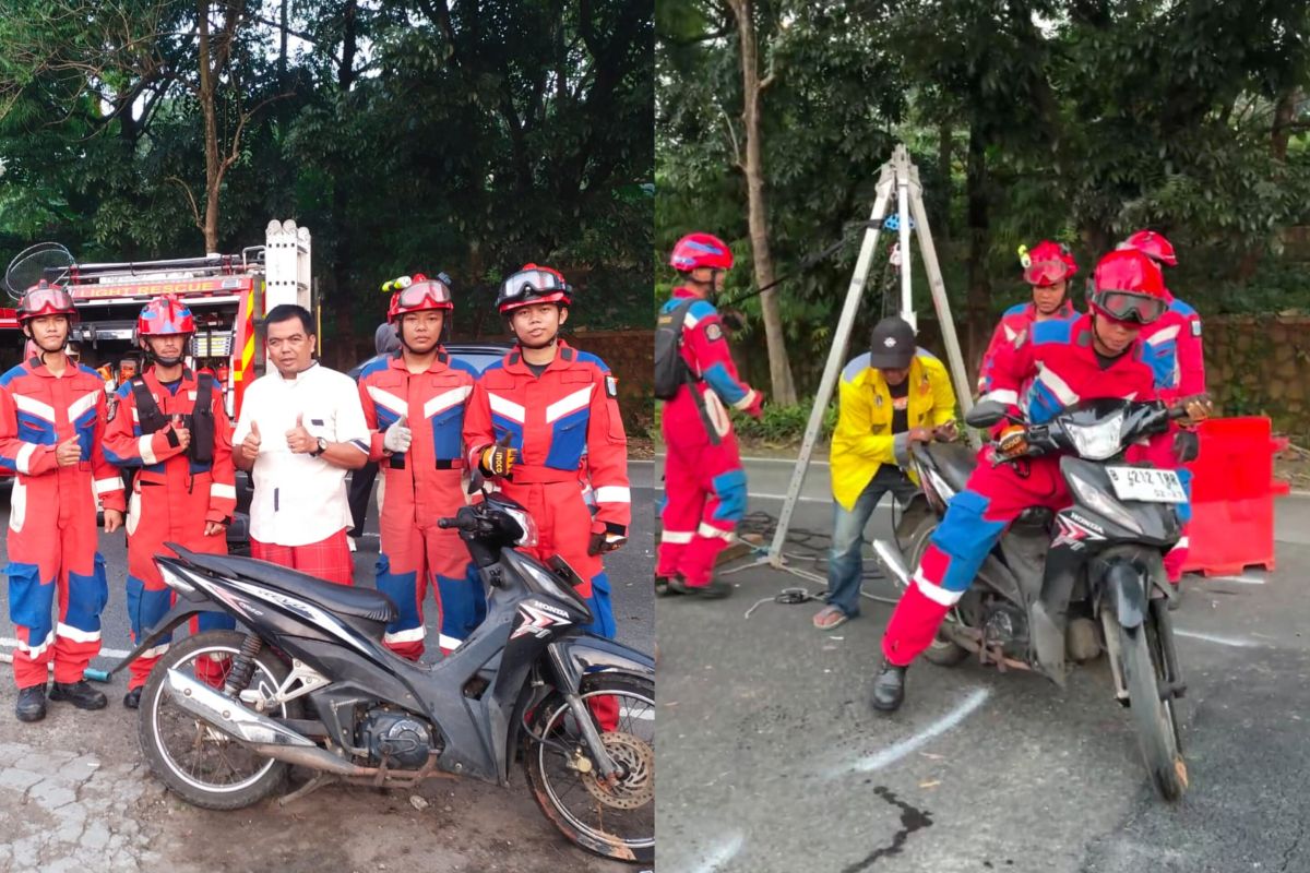 Gulkarmat evakuasi motor terperosok ke jalan amblas di Lenteng Agung