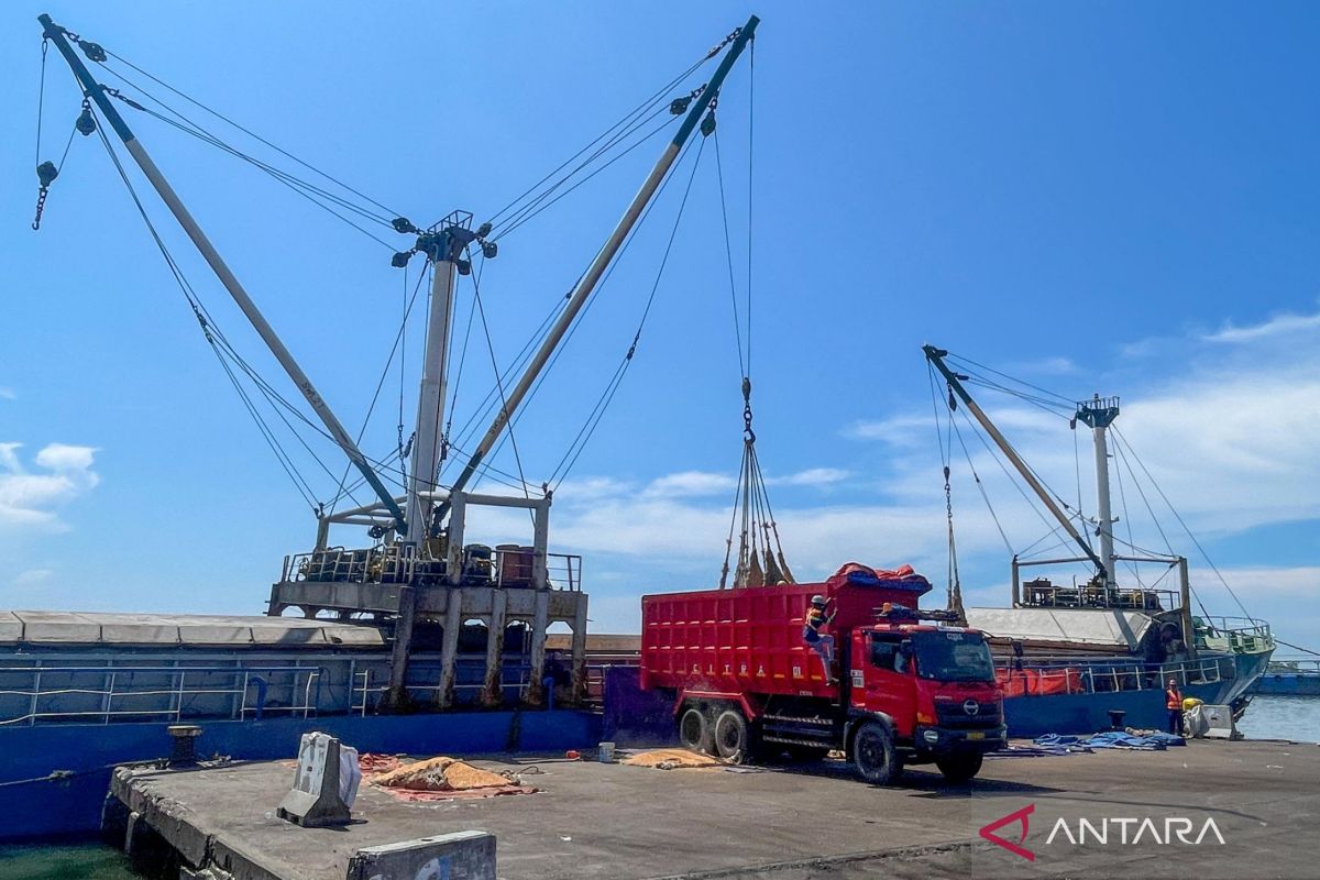 Pelabuhan Cirebon menyulam ulang identitas maritimnya