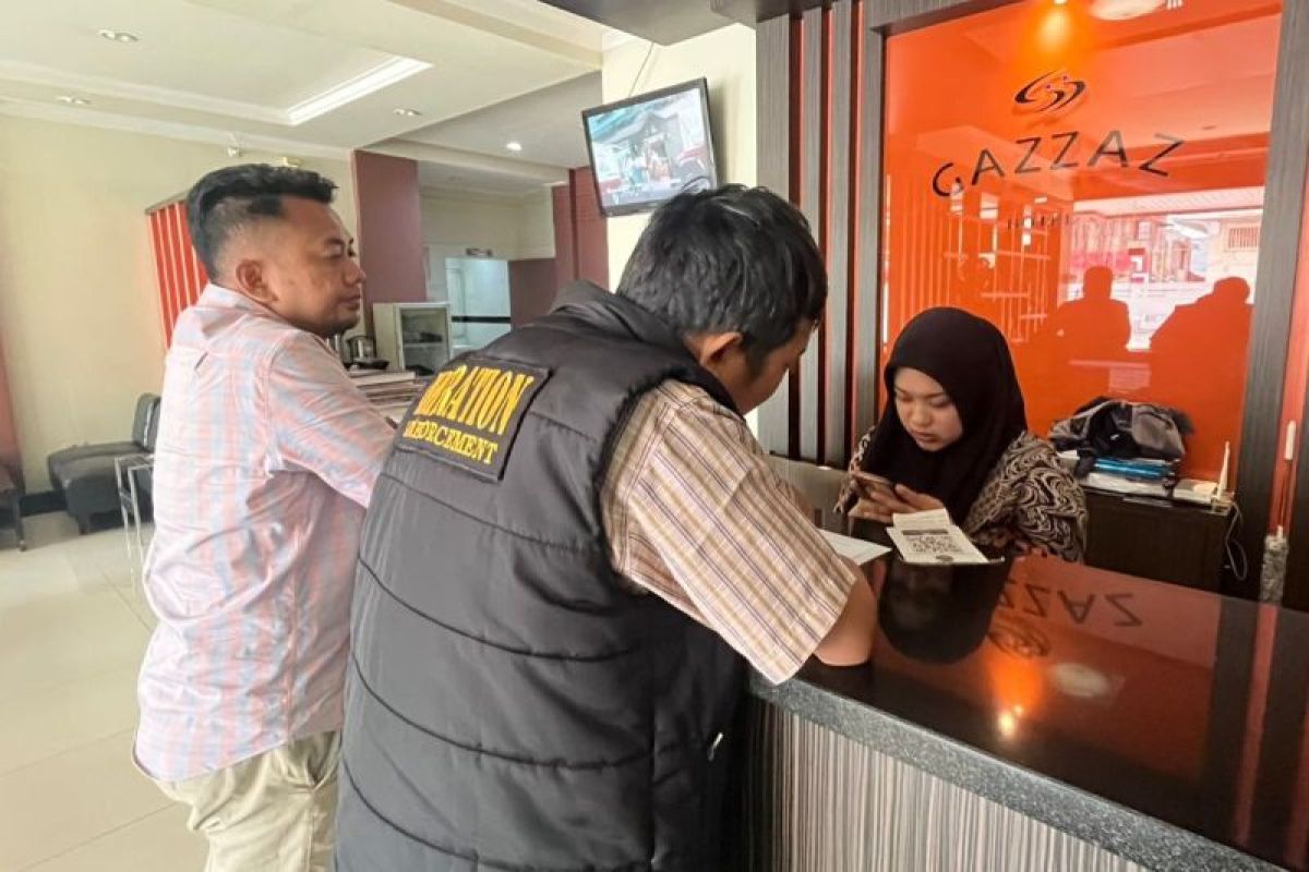 Imigrasi Parepare lakukan pengawasan dan edukasi pelaporan orang asing