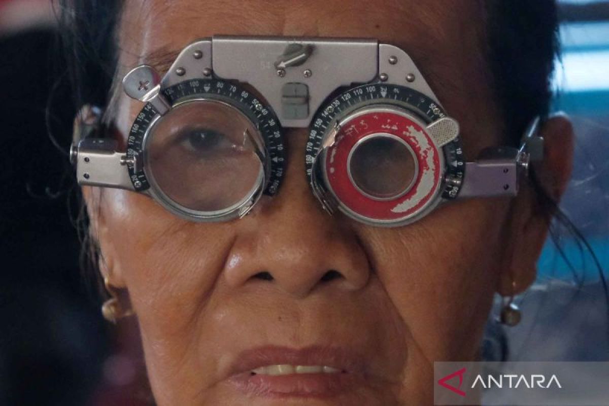 Ratusan warga Denpasar mendapat layanan cek kesehatan gratis saat Hari Lanjut Usia Nasional