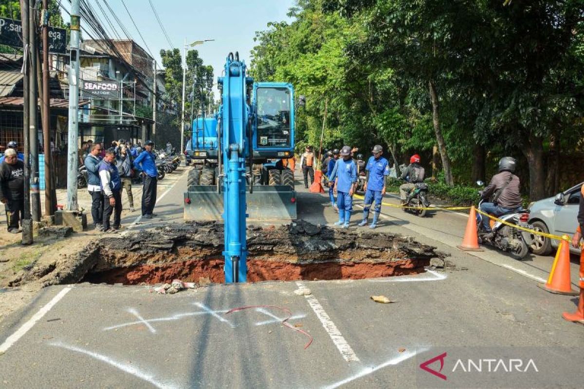 DKI sepekan, kebakaran jakbar hingga jalan ambles di Lenteng Agung