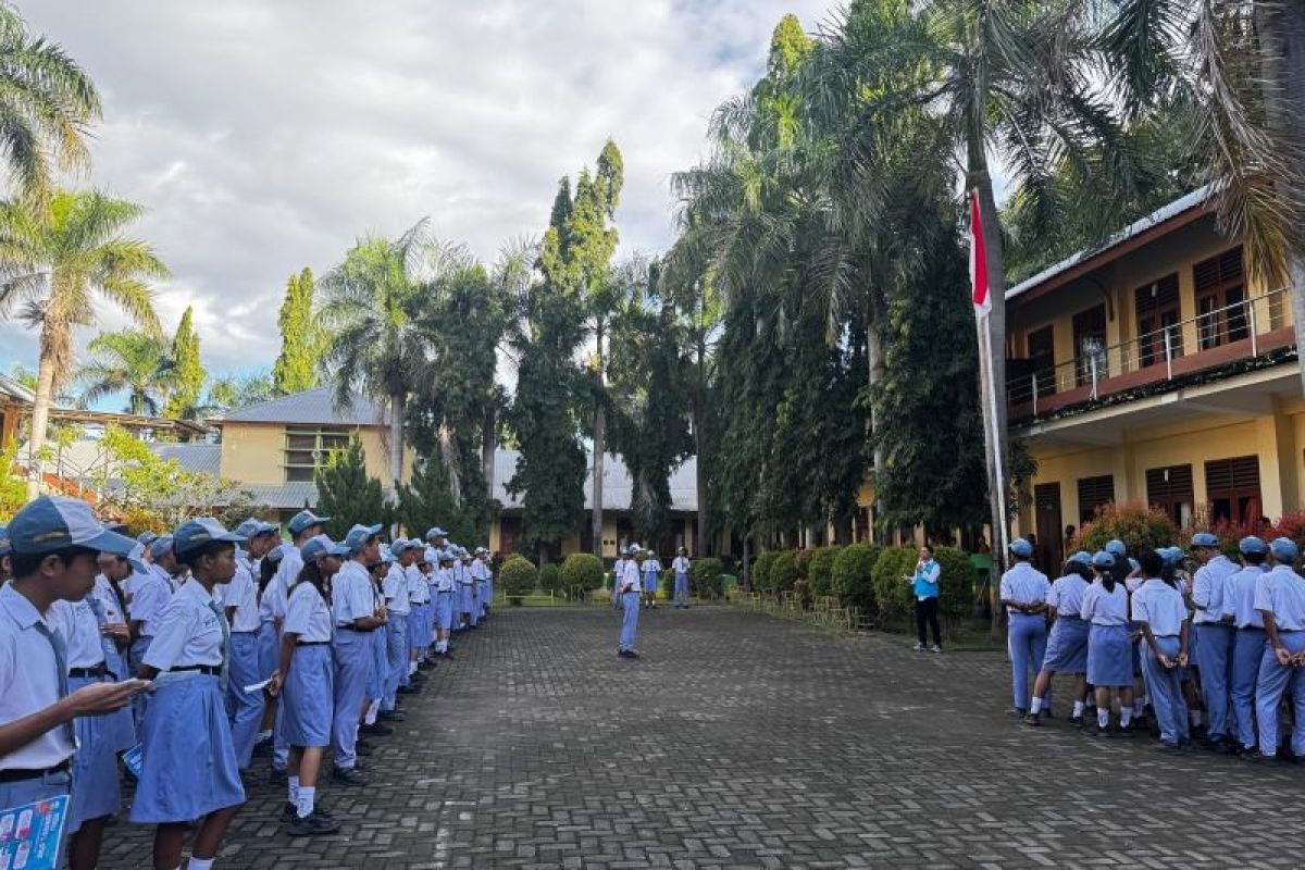 PLN mengedukasi keselamatan listrik bagi pelajar di Maumere