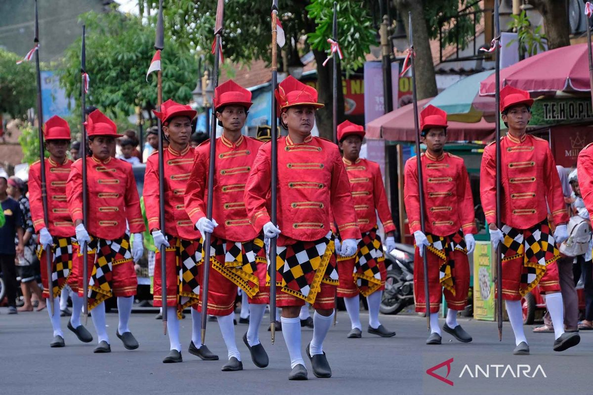Kirab adat budaya Nusantara pada Borobudur Peace and Prosperity Festival