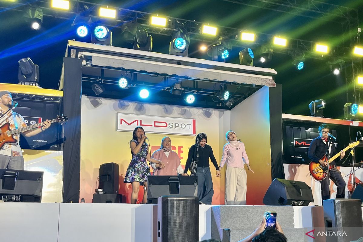 Mocca ajak penonton naik panggung dan menari bersama di Java Jazz 2026