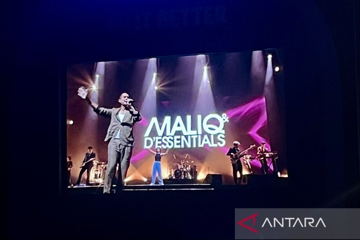 Penonton berjoget bersama Maliq di hari terakhir Java Jazz 2026