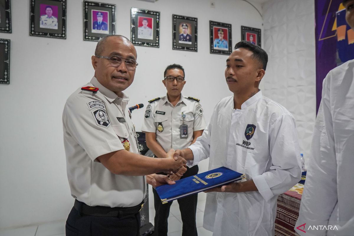 Tujuh narapidana Lapas Lombok Barat dapat remisi Hari Raya Waisak