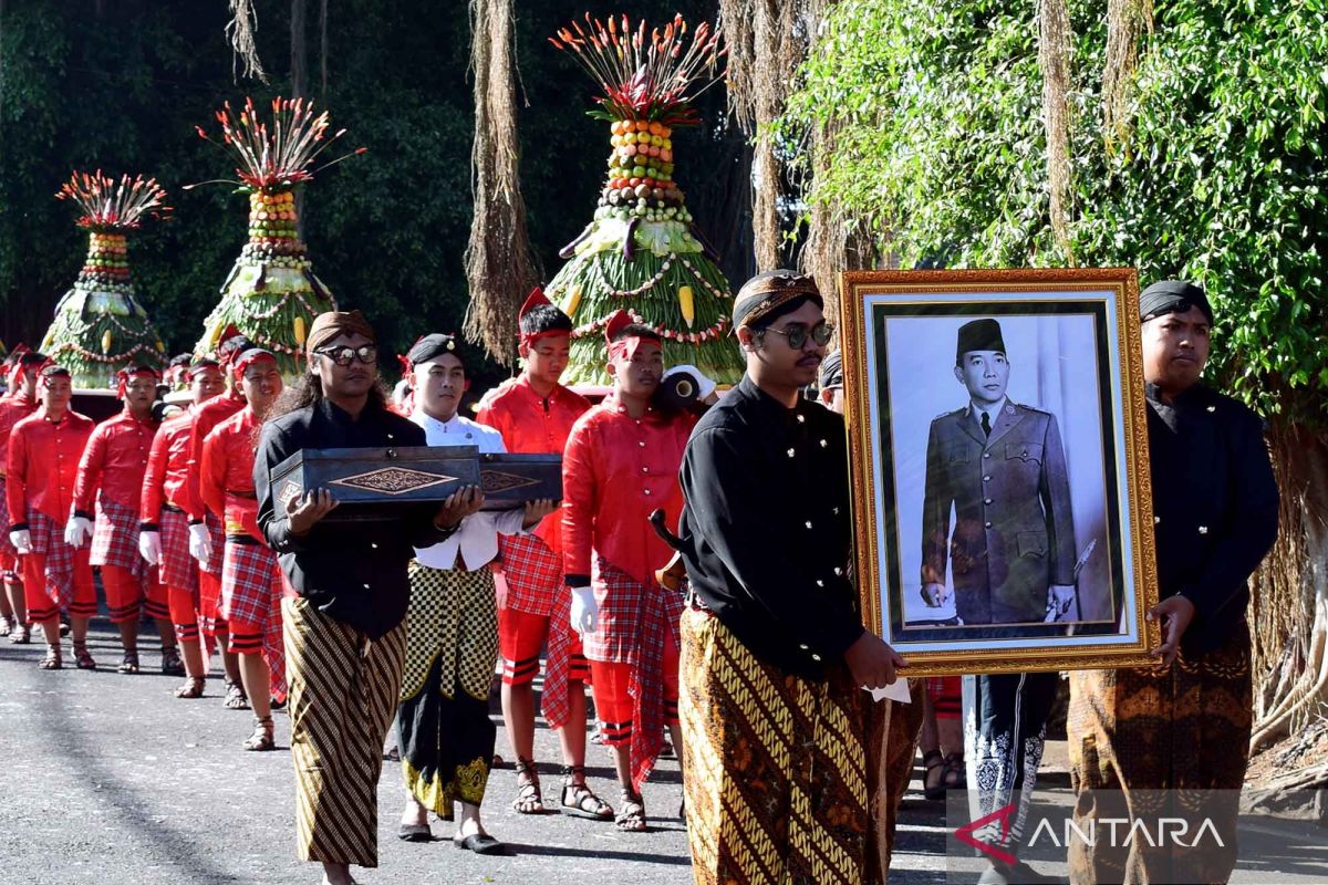 Warga Blitar gelar tradisi Grebeg Pancasila