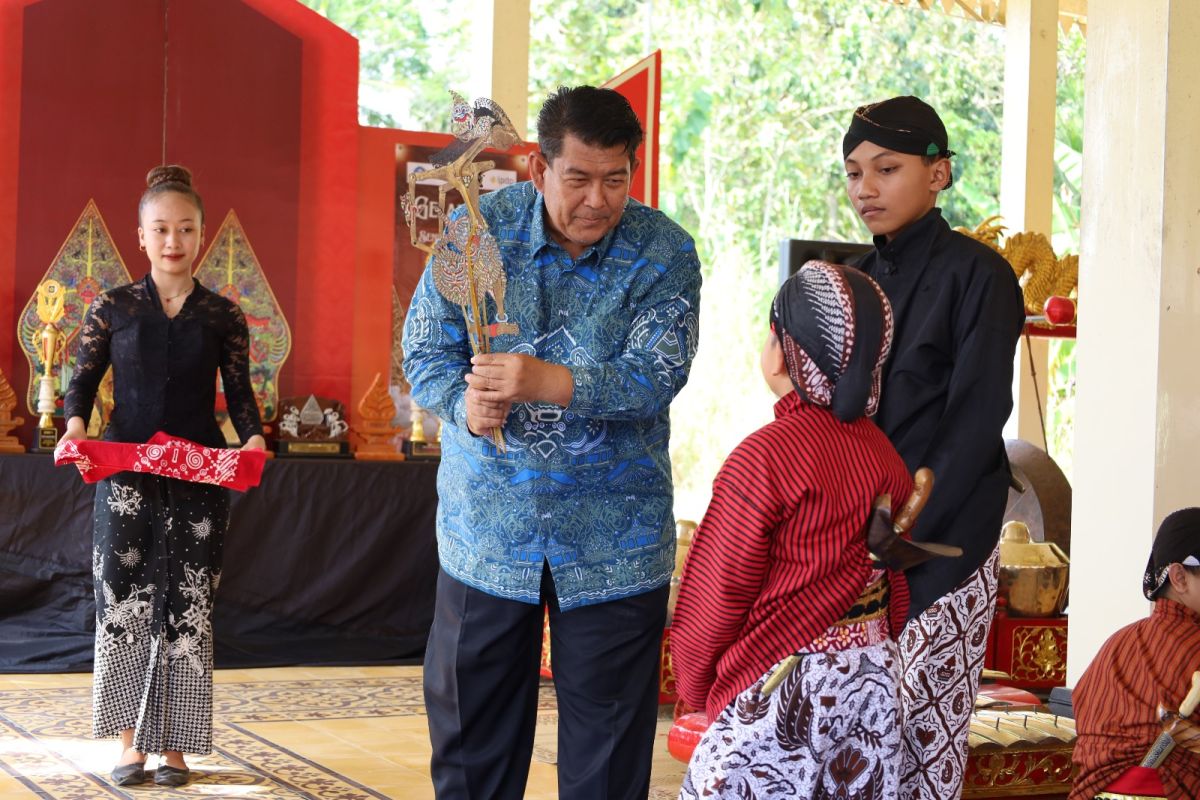 Kulon Progo menggelar pentas wayang anak sebagai upaya regenerasi budaya