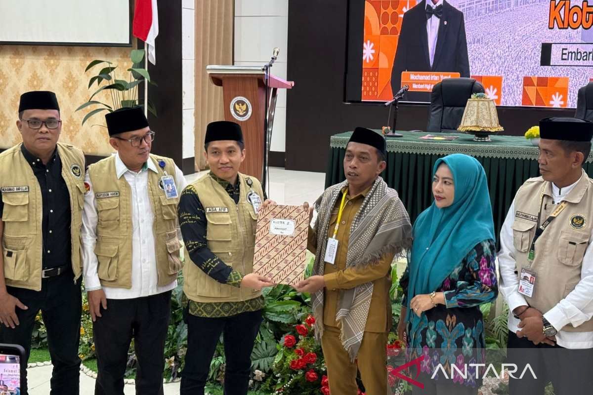 Bupati jemput langsung jamaah haji asal Sidrap saat tiba di Bandara Hasanuddin