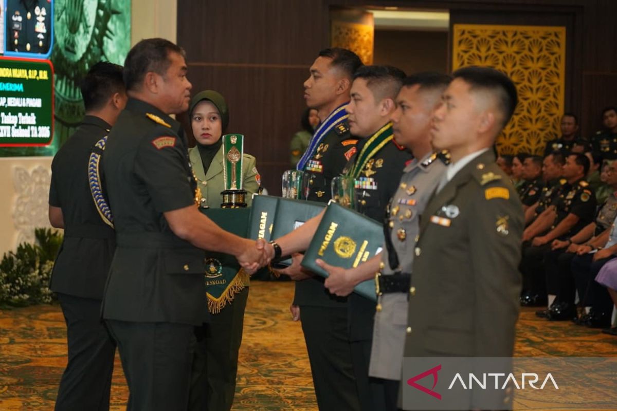 Seskab Teddy raih penghargaan Taskap terbaik Seskoad 2026