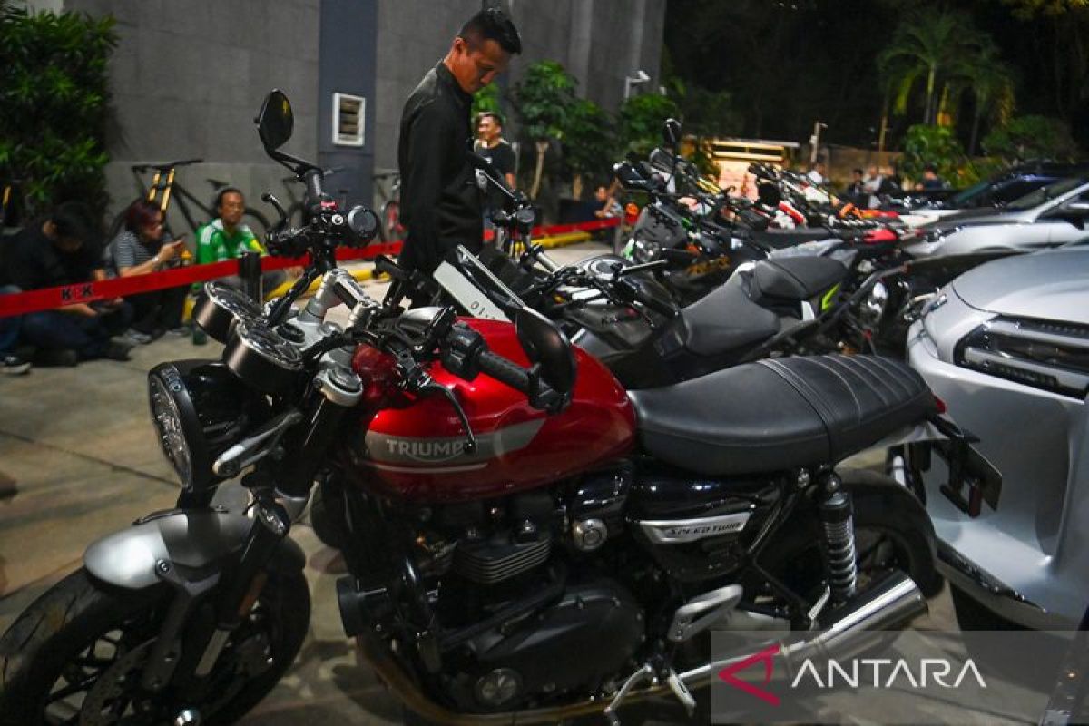 Barang bukti OTT Ditjen Imigrasi tiba di KPK