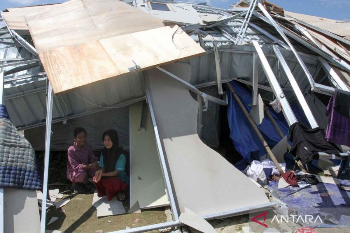 Sebanyak 58 unit hunian sementara korban banjir Aceh hancur diterjang angin
