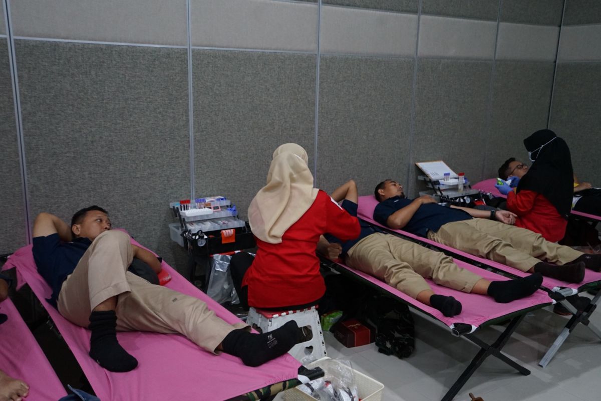 Pupuk Kujang kumpulkan ratusan kantung darah dalam aksi donor darah