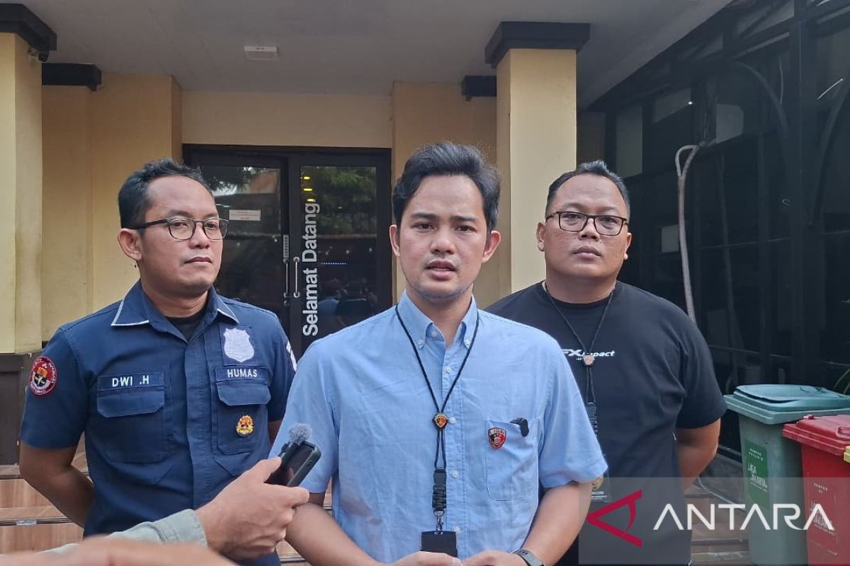 Tukang sablon nekat gasak minyak goreng di warung kelontong di Tambora