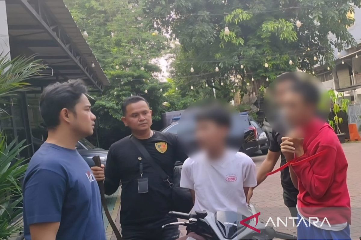 Polisi ringkus dua remaja yang bawa celurit di Tambora Jakbar