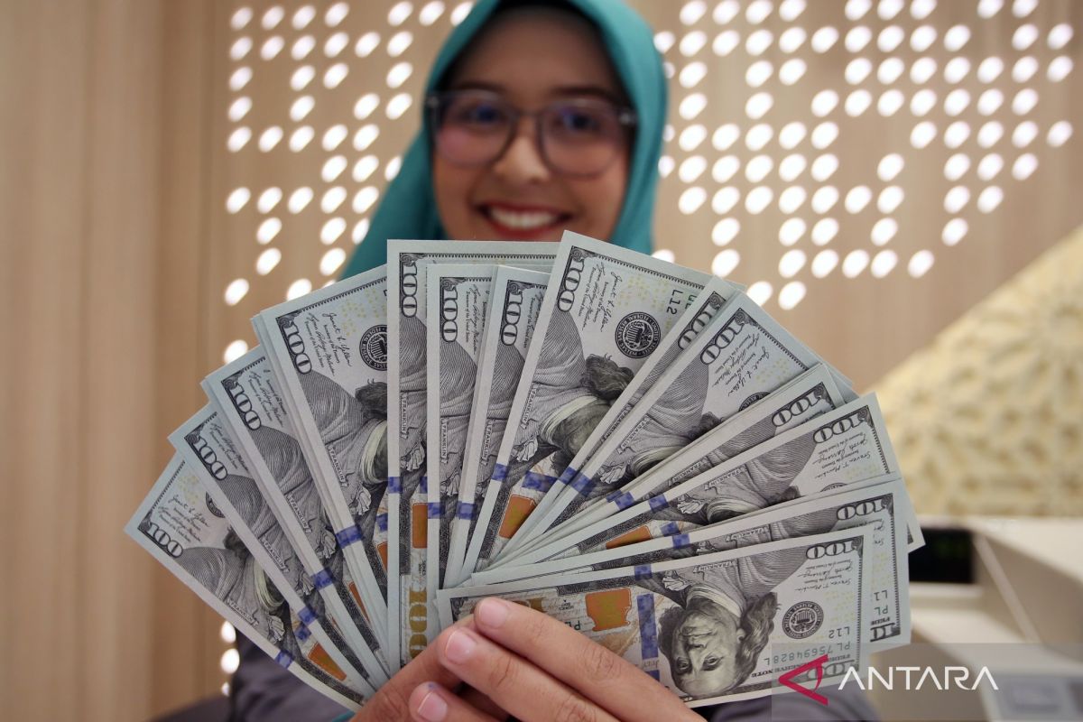Rupiah Kamis pagi dibuka melemah 28,05 poin