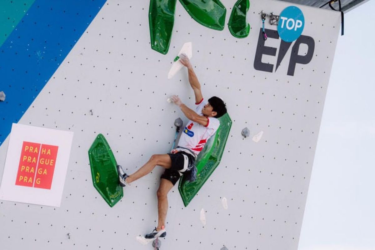 Putra Tri Ramadani puncaki kualifikasi lead di Series Praha 2026