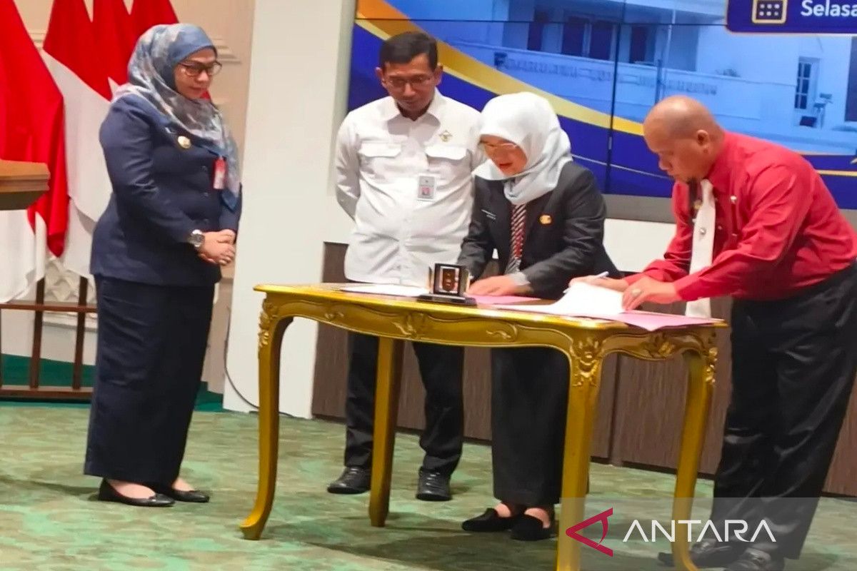 Sekretaris DPRD Banjarbaru tandatangani komitmen percepatan penyelesaian hasil pemeriksaan BPK