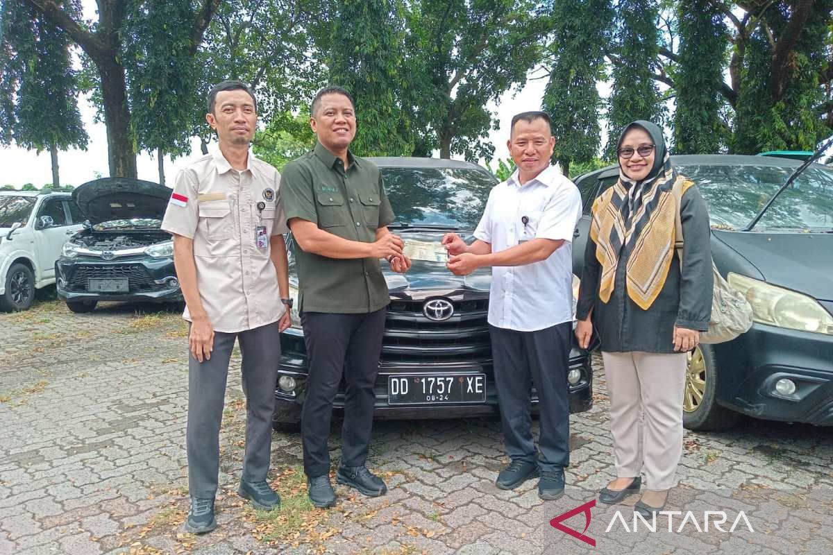 Pemprov Sulsel serahkan bantuan kendaraan operasional kepada Kemenhaj