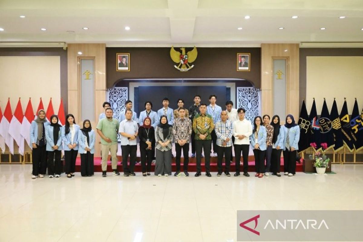 Tutup Masa Magang Mahasiswa FH UNRI, Kakanwil Kemenkum Riau Tekankan Integritas sebagai Fondasi Praktik Hukum