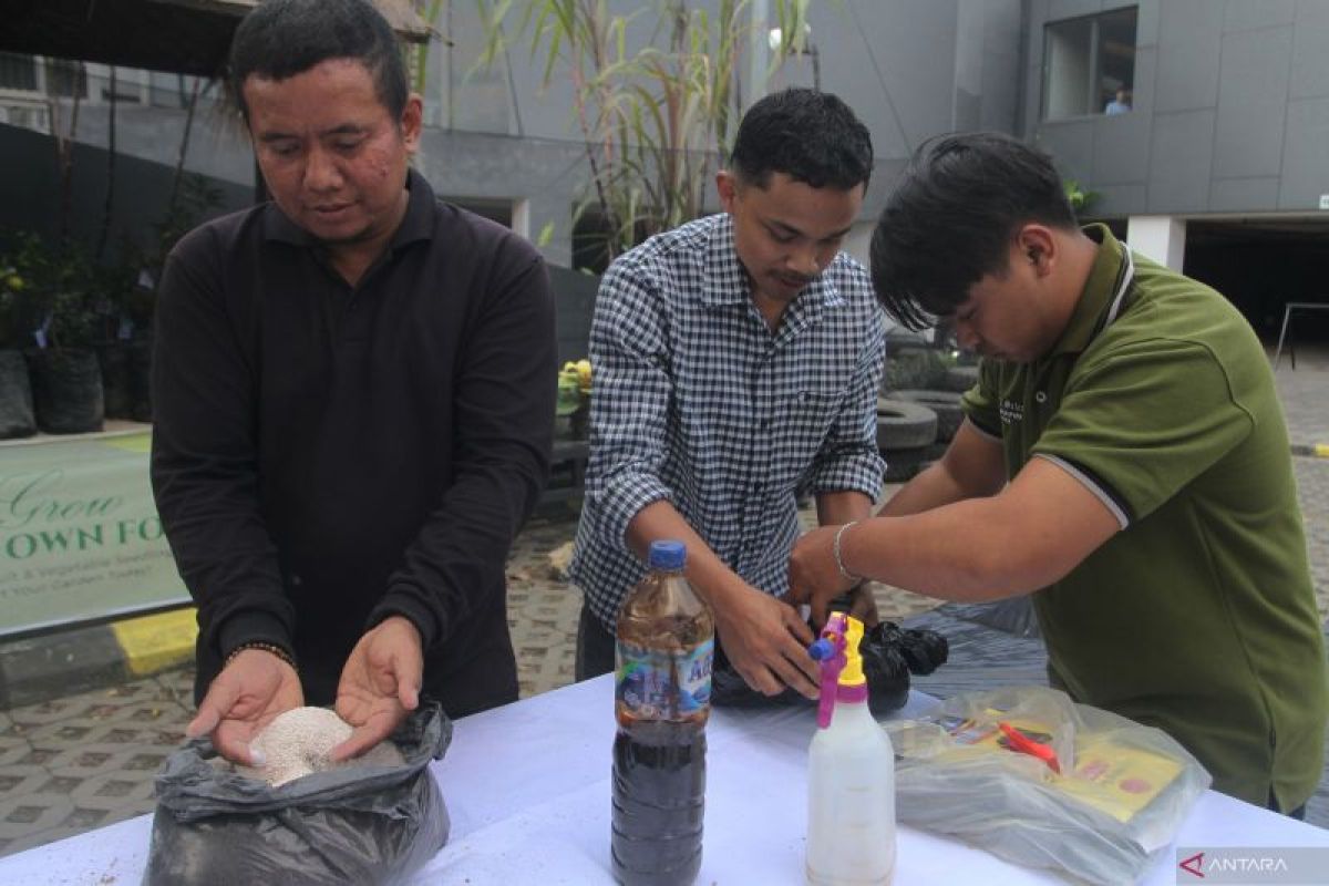Pelatihan pengolahan limbah makanan di Malang