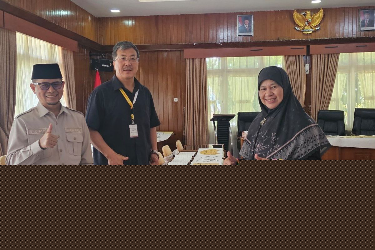 Kaligrafi 100 meter karya Yusuf Liu Baojun dipamerkan di Bukittinggi