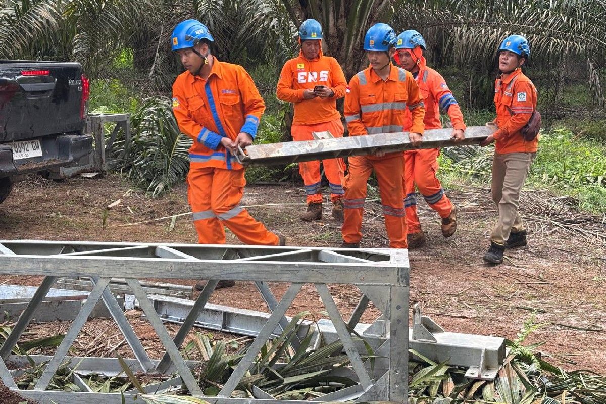 PLN selesaikan fondasi tower emergency untuk pemulihan listrik Sumut
