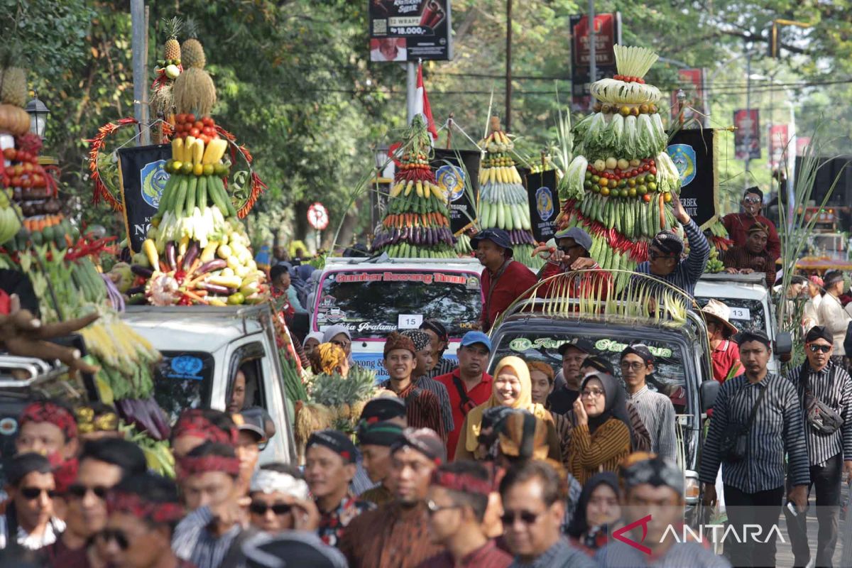 Warga Nganjuk gelar sedekah bumi, syukuri hasil pertanian melimpah