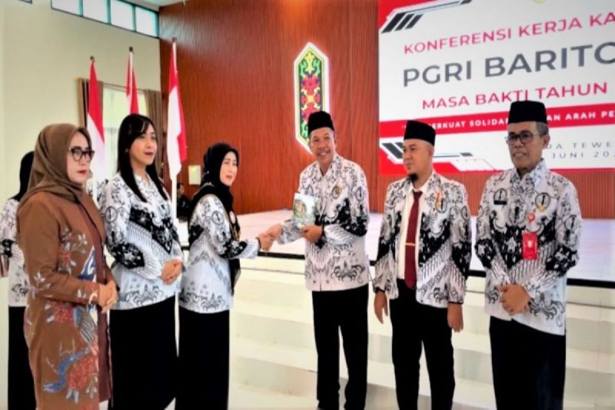 Bunda Guru Barito Utara luncurkan buku antologi puisi "Monolog Plastik Kotaku"