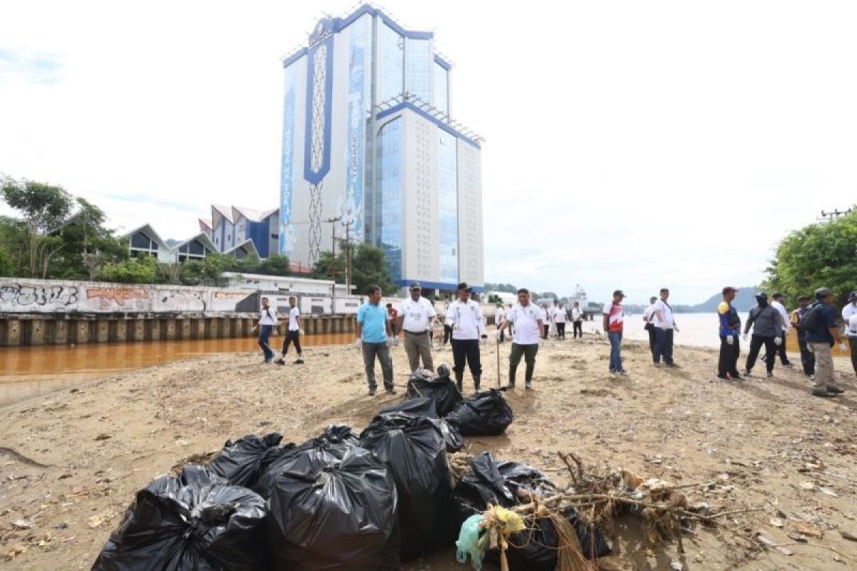 Gubernur Papua ajak masyarakat kelola sampah melalui ekonomi sirkular