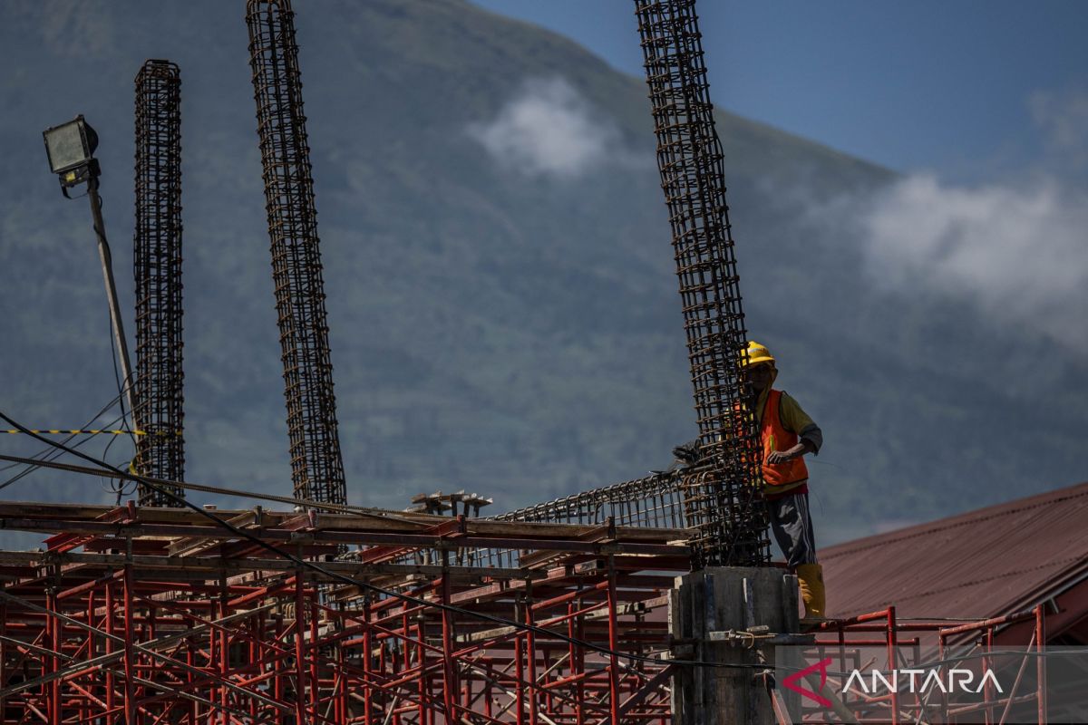 Kemarin, OJK awasi delapan pindar hingga potensi pengecualian tarif AS