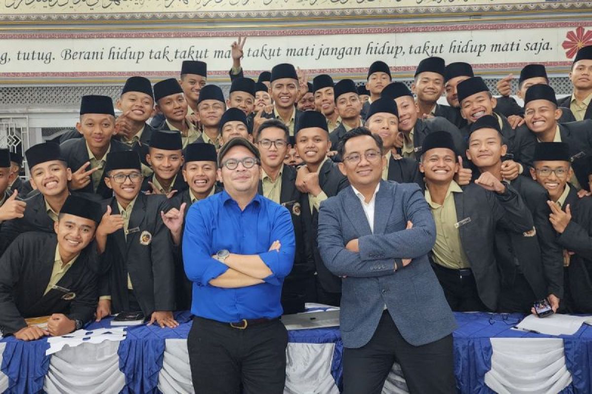 Santri Gontor Magelang dibekali wawasan hukum dan bijak media sosial
