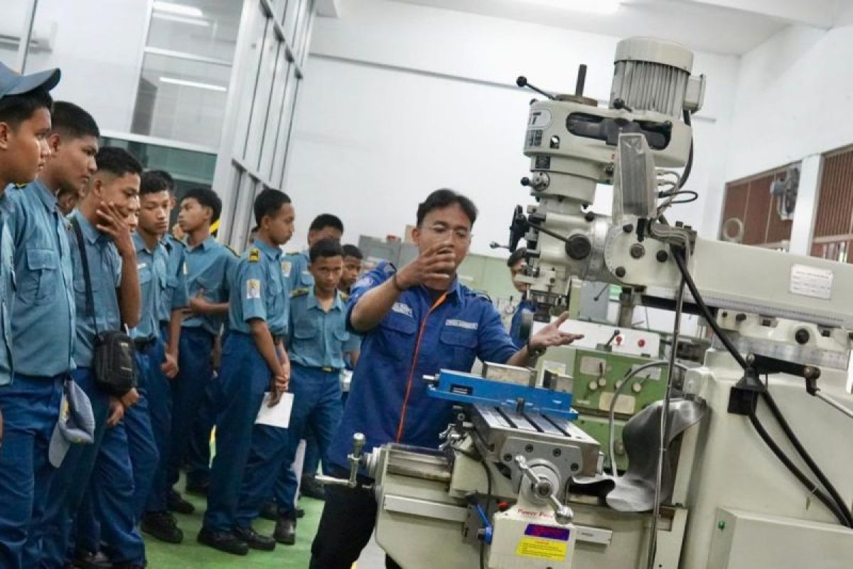 Dorong studi lanjut, Teknik Mesin UMS terima kunjungan edukatif siswa SMK Negeri 1 Sidayu