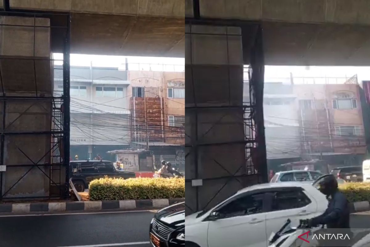 DKI kemarin, kecelakaan truk kontainer hingga ledakan proyek galian