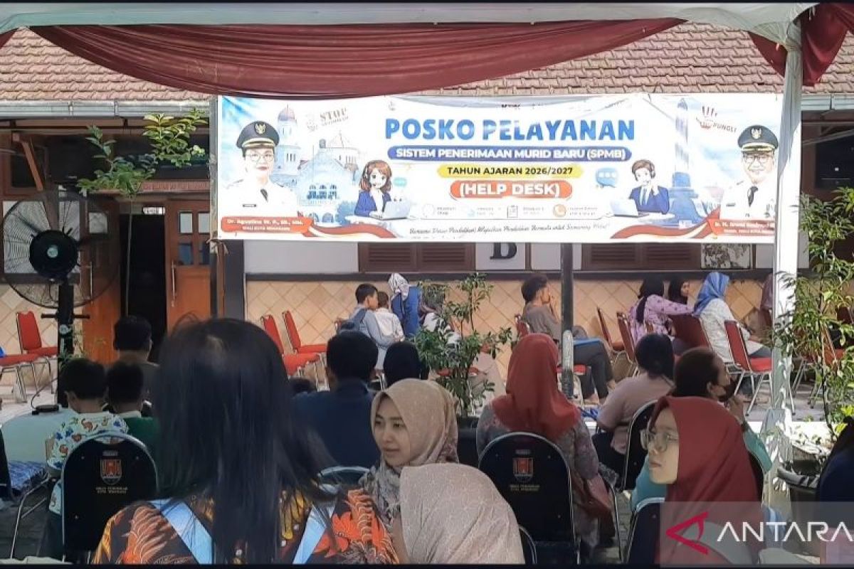 Posko SPMB Kota Semarang didatangi puluhan orang tua,  sampaikan kendala