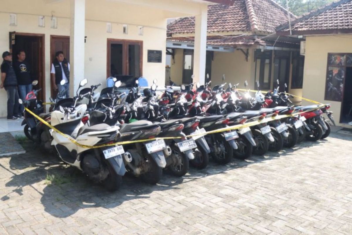 Polisi tangkap mahasiswa pelaku penggelapan puluhan motor di Semarang