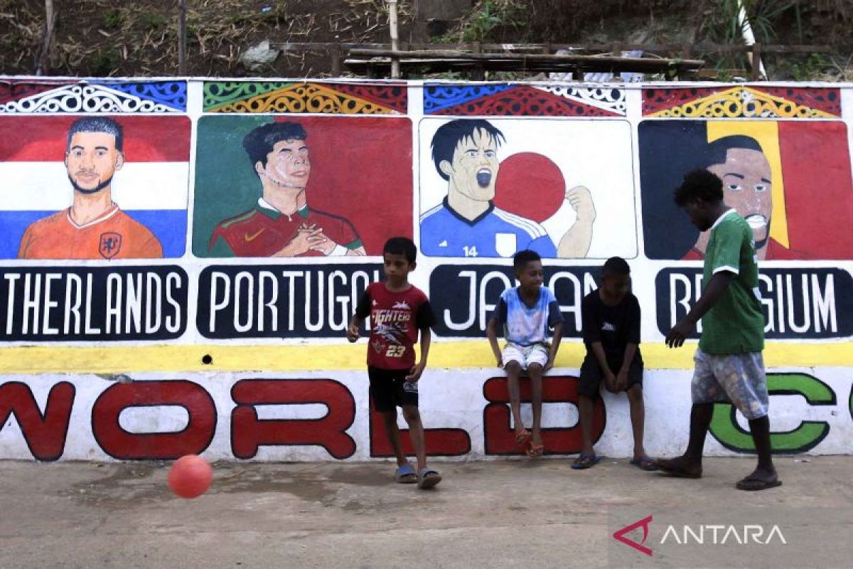 Permukiman di Jayapura meriah dengan mural Piala Dunia 2026