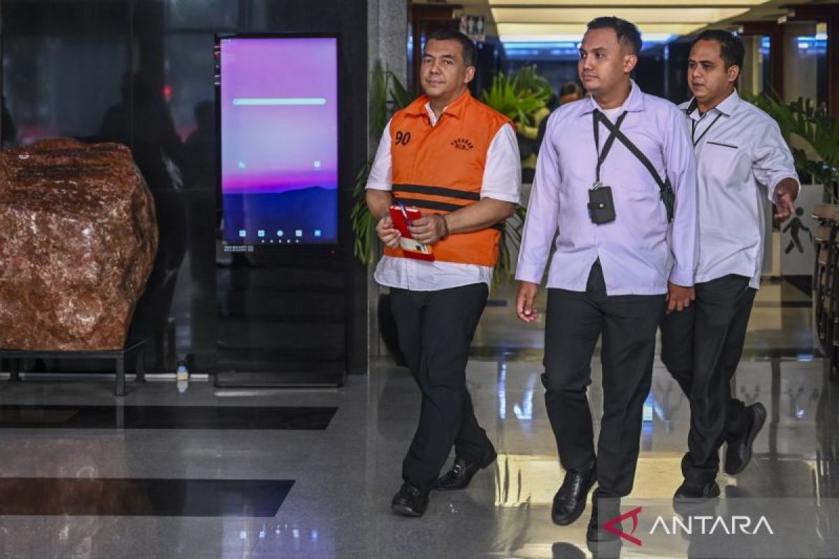KPK sita dokumen hingga uang saat geledah ruangan wamen imipas