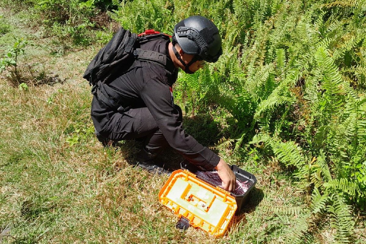Tim penjinak bom musnahkan delapan bom peninggalan PD II di Biak