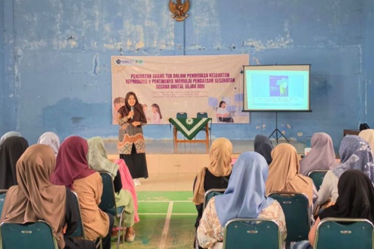 Kesmas UMS edukasi orang tua tentang komunikasi kesehatan reproduksi anak di Desa Sindon Boyolali