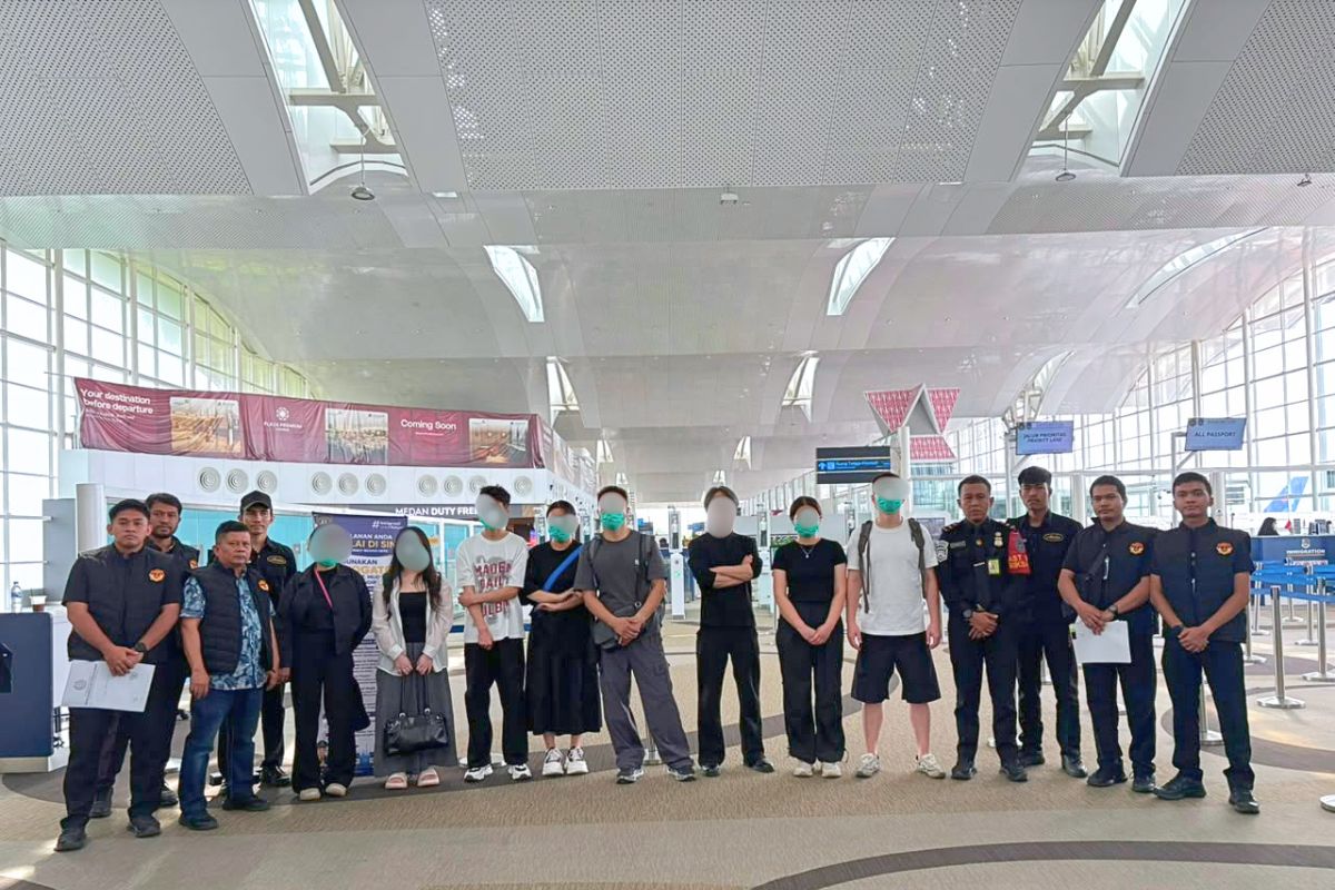 Imigrasi Medan deportasi delapan warga China terkait izin tinggal