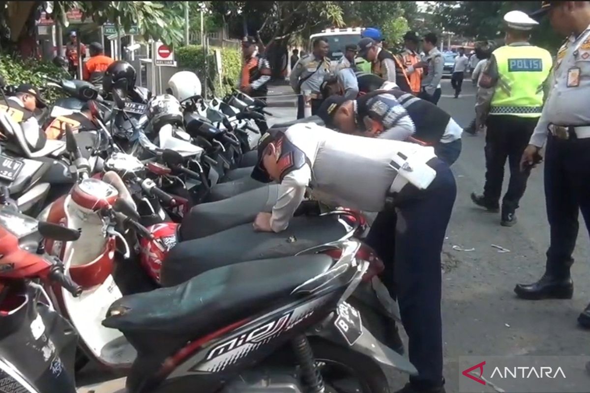 Ratusan motor terjaring Operasi Cabut Pentil di kawasan Daan Mogot