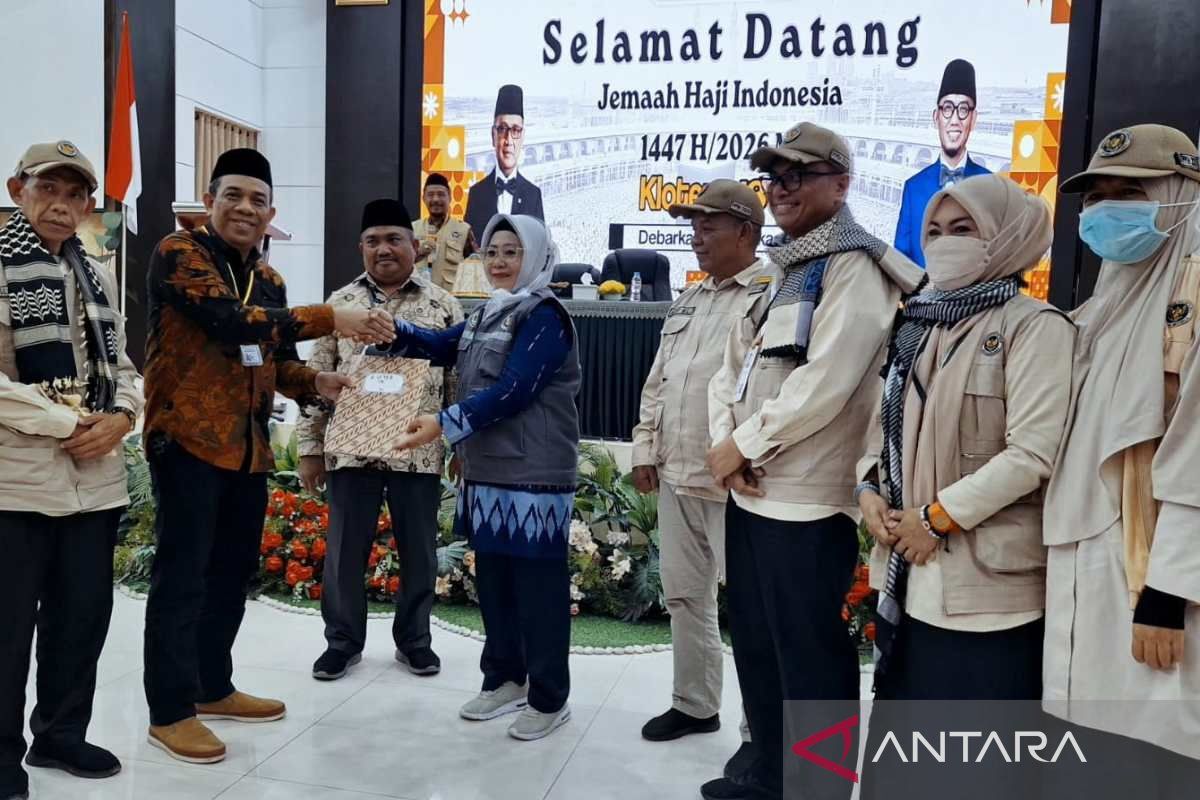 Jamaah haji Maluku Utara menginap di Makassar sebelum dipulangkan ke daerahnya