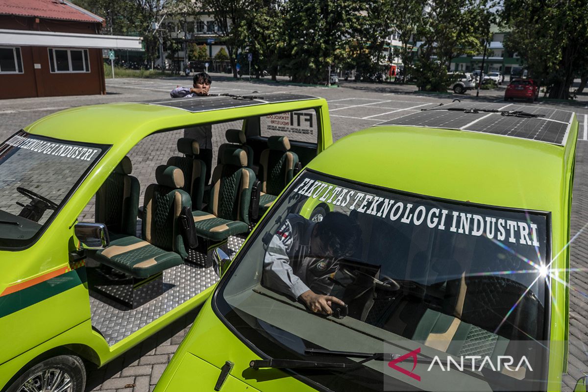 Pengembangan mobil listrik tenaga surya di Semarang