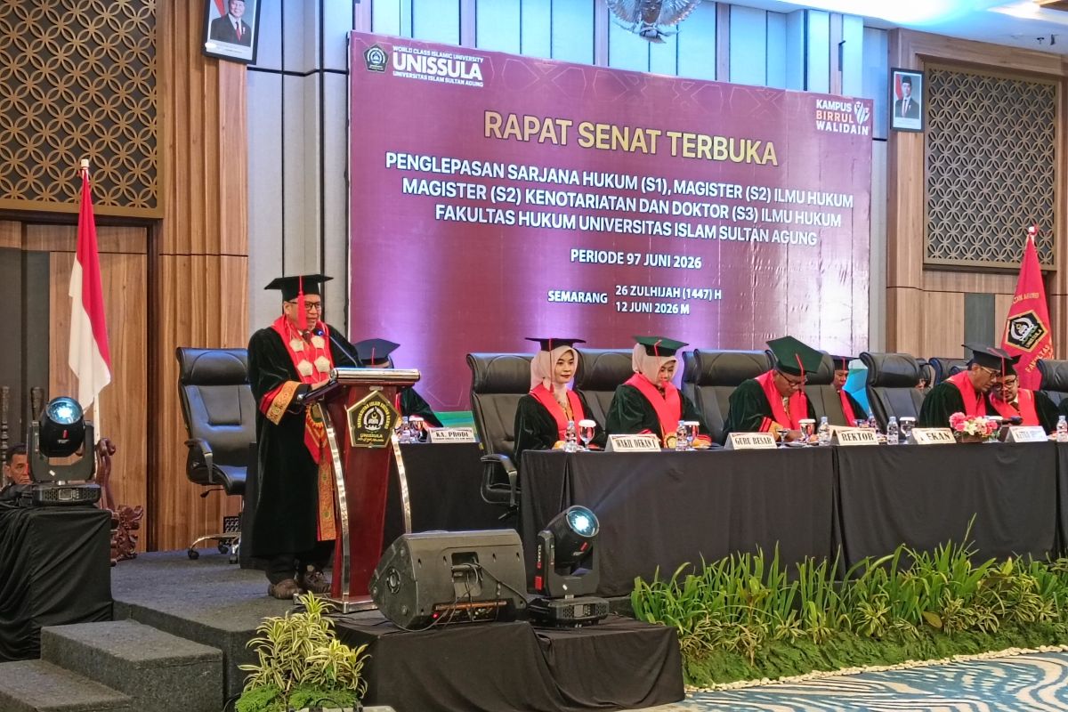 Lulusan FH Unissula diminta menjadi teladan dalam penegakan hukum