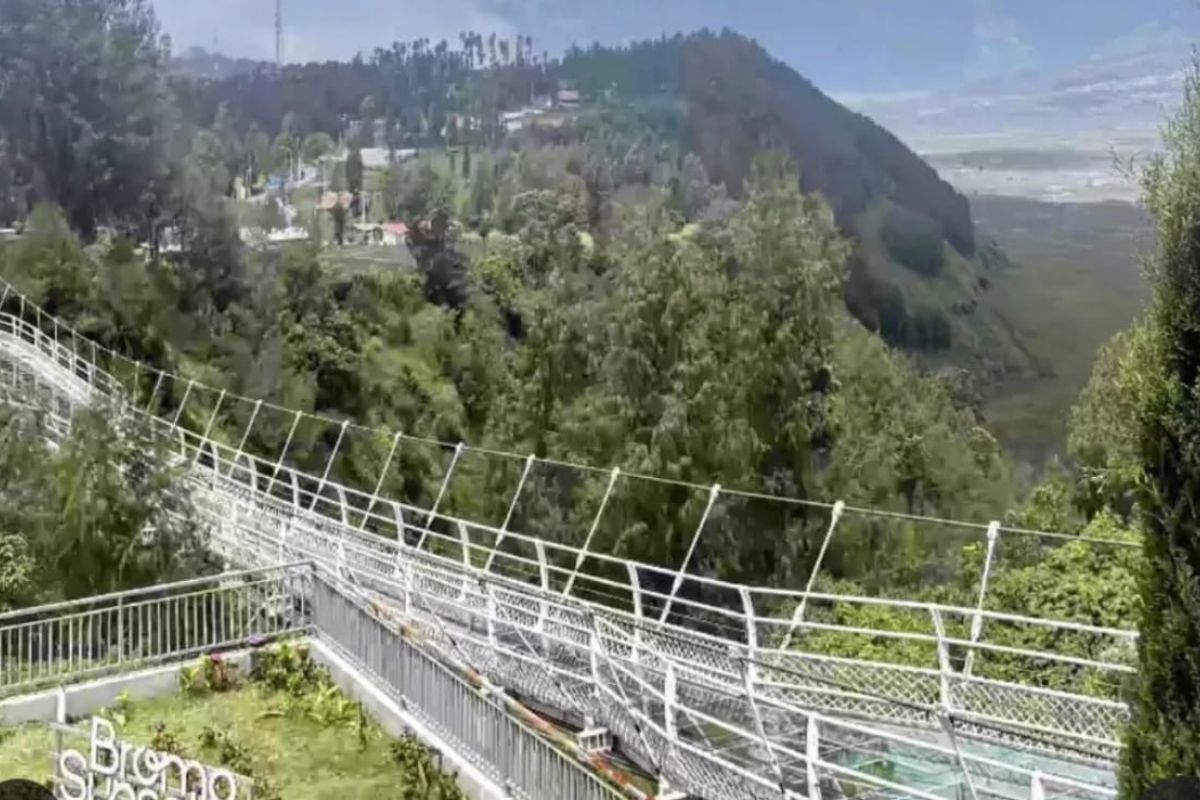 Jembatan Kaca Bromo akan dibuka saat libur sekolah akhir Juni 2026