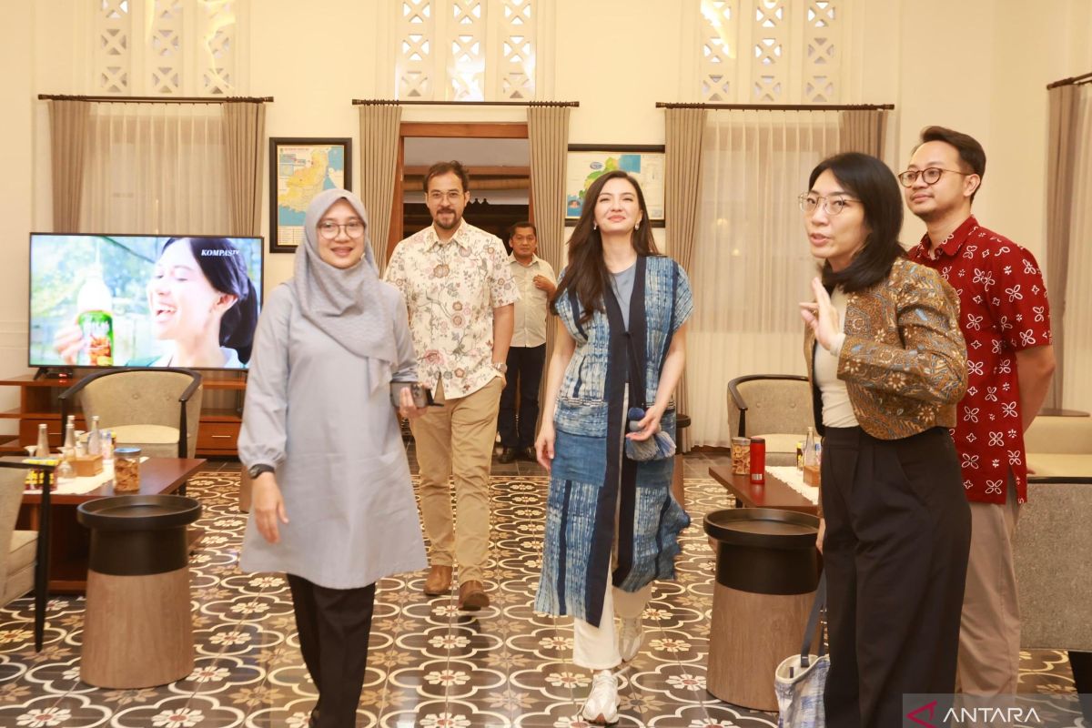 Raline Shah ajak keluarga berwisata ke Banyuwangi